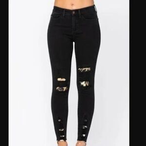 NWT Judy Blue Black Destroyed Leopard Patch Mid-Rise Skinny Jeans (Style: 82168)